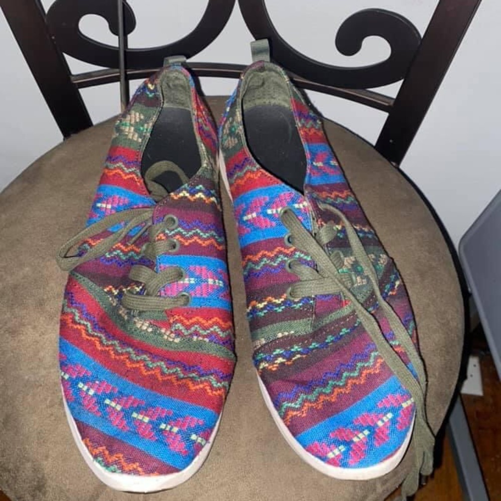 Toms